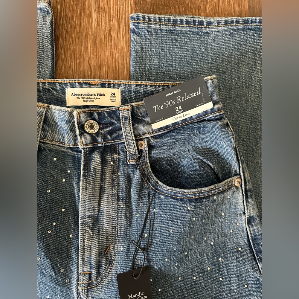 NWT Abercrombie & Fitch Womens 90s Relaxed Curve Love Denim Jeans Embellished 24 - Picture 2 of 11